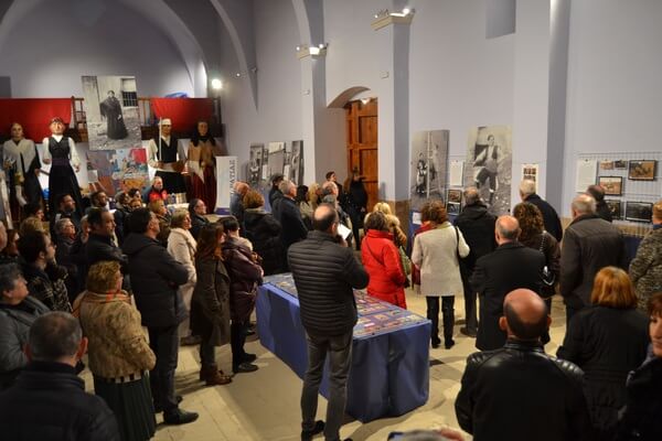 Exposición de postales taustanas en San Antón