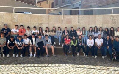 Alumnado del Instituto visitan las exposiciones de El Patiaz